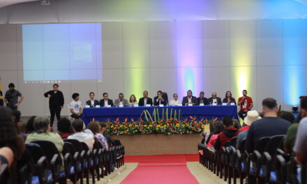 UESC abre semestre letivo com Aula Magna sobre ciência, democracia e universidade