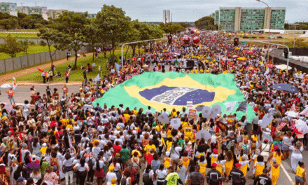 Em marcha histórica, mulheres negras ocupam a Esplanada dos Ministérios em Brasília (DF)