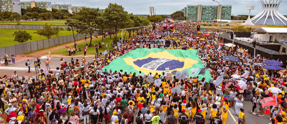 Em marcha histórica, mulheres negras ocupam a Esplanada dos Ministérios em Brasília (DF)
