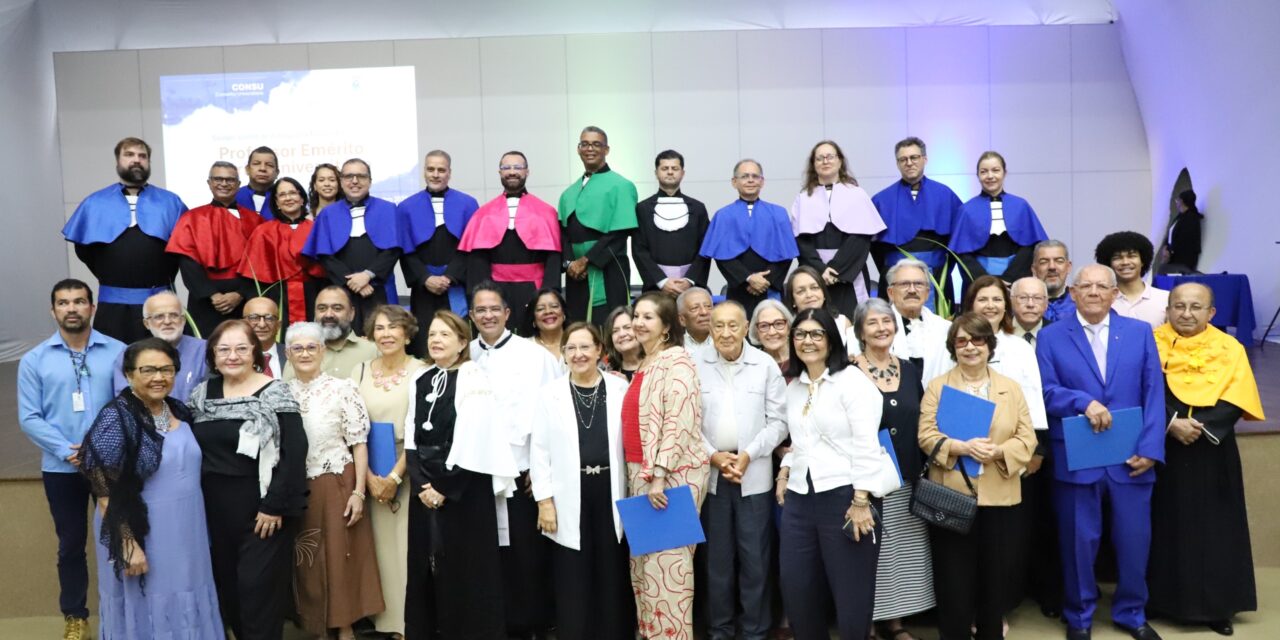 ADUSC participa de solenidade de outorga de títulos honoríficos a docentes e técnicos aposentados da UESC