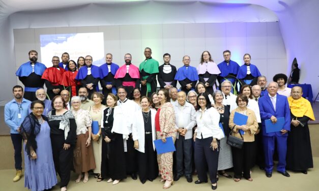 ADUSC participa de solenidade de outorga de títulos honoríficos a docentes e técnicos aposentados da UESC
