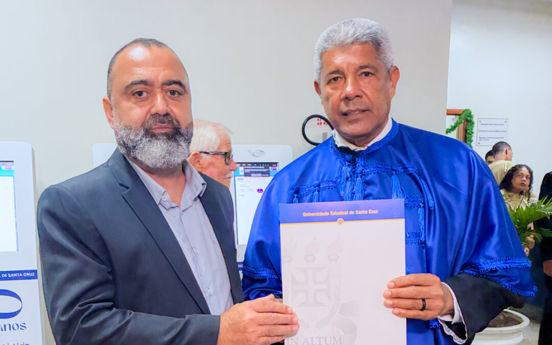 ADUSC cobra do governador Jerônimo a retomada das negociações, durante evento na UESC