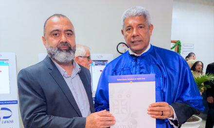 ADUSC cobra do governador Jerônimo a retomada das negociações, durante evento na UESC