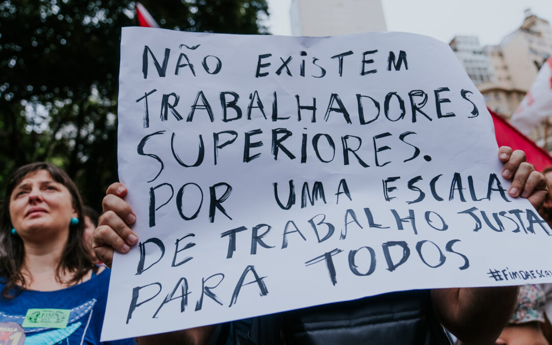 16º artigo do dossiê “Fim da escala 6×1” aborda a luta da classe trabalhadora pelos direitos de proteção social