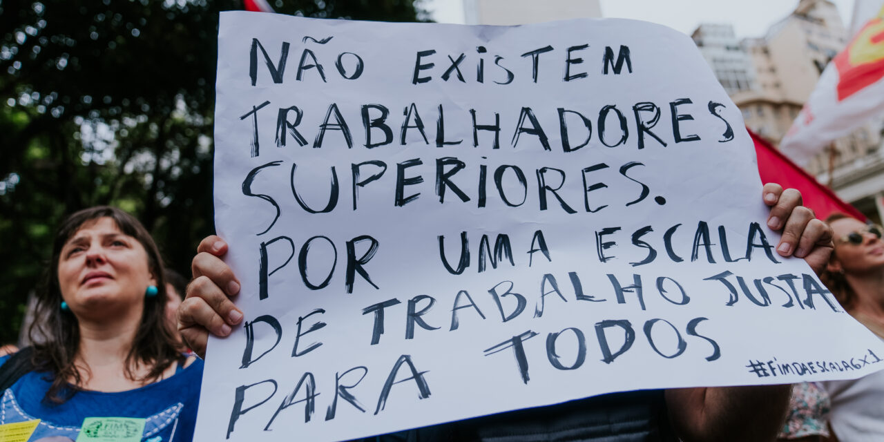 16º artigo do dossiê “Fim da escala 6×1” aborda a luta da classe trabalhadora pelos direitos de proteção social