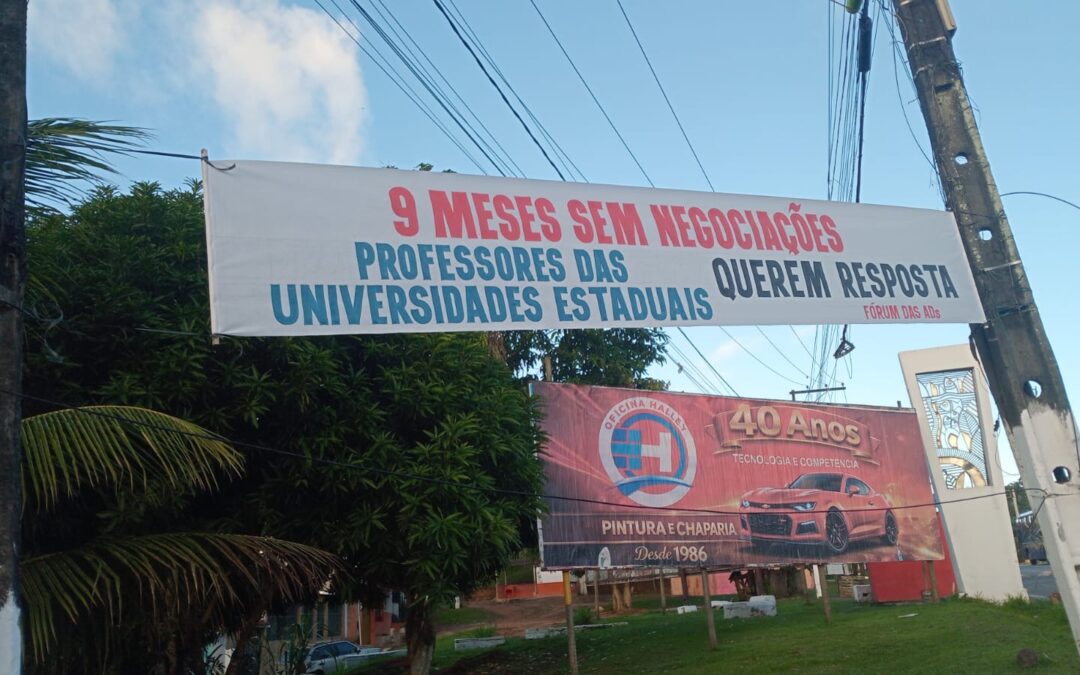 Movimento docente cobra retomada das negociações com o Estado durante visita de coordenador da SEC à UESC