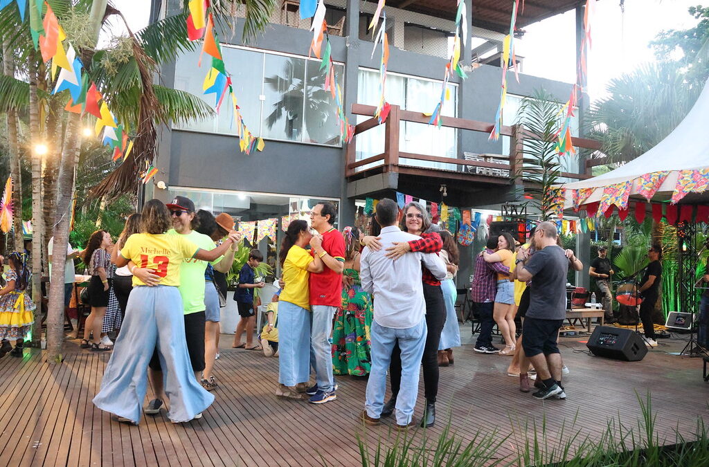 FOTOS: V Forró do Abraço proporciona noite de alegria, confraternização e emoção para servidores da UESC