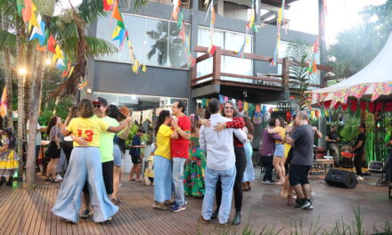 FOTOS: V Forró do Abraço proporciona noite de alegria, confraternização e emoção para servidores da UESC