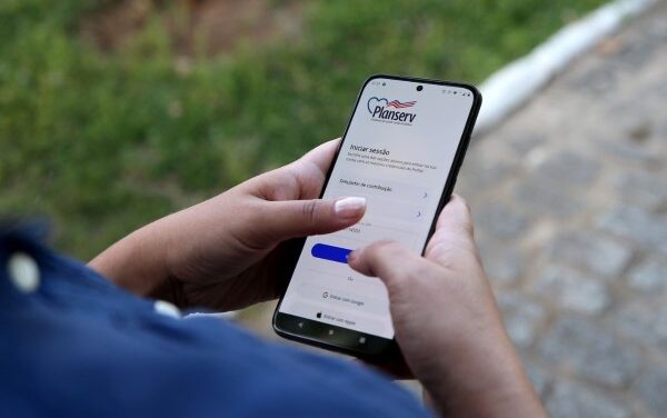 Governo da Bahia não cumpre liminares contra reajustes abusivos do Planserv; docentes devem enviar contracheques à ADUSC