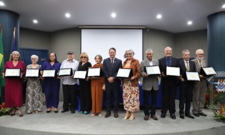 ADUSC celebra reconhecimento a docentes e servidores aposentados da UESC